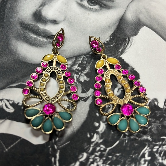 EARRINGS - Picture 1 of 7